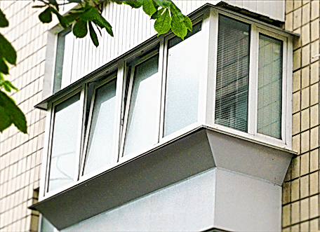 Остекление балкона с выносом